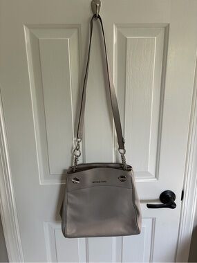 Michael Kors Jet Set Pebbled Leather Shoulder Bag in Light Taupe